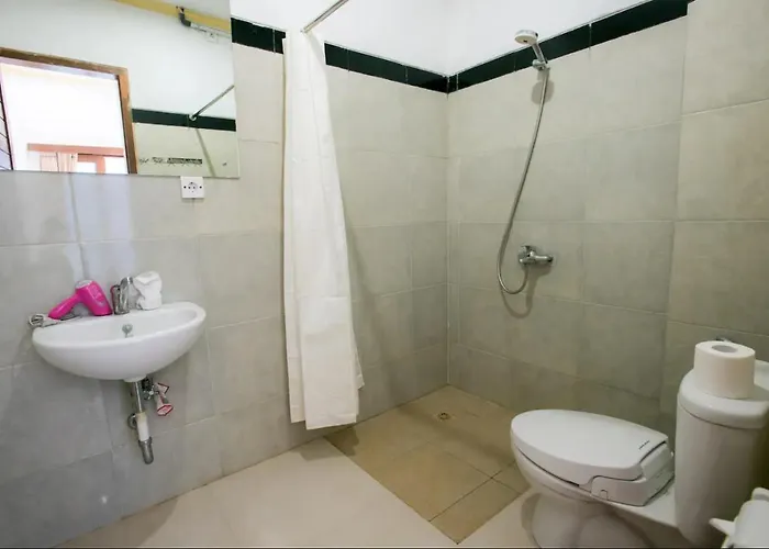 Canggu Ocean House Red, Shared Pool - By Walk To The Beach! Canggu (Bali)