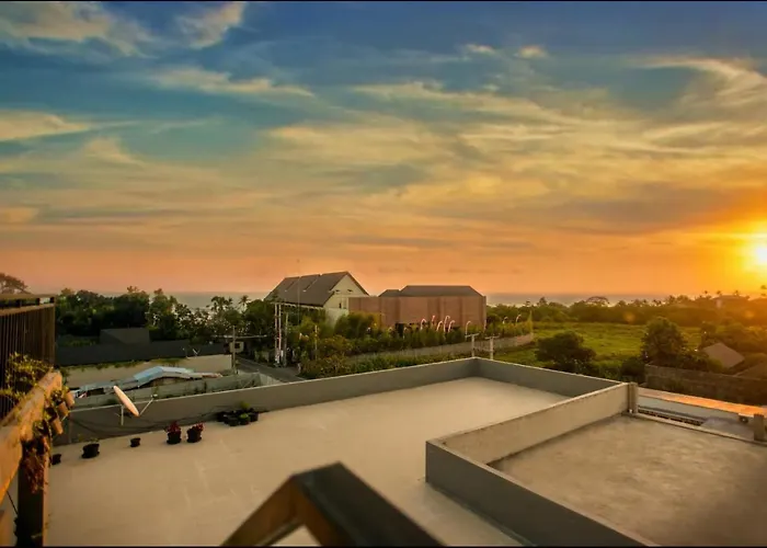 Canggu Ocean House Red, Shared Pool - By Walk To The Beach! 3* Canggu (Bali)