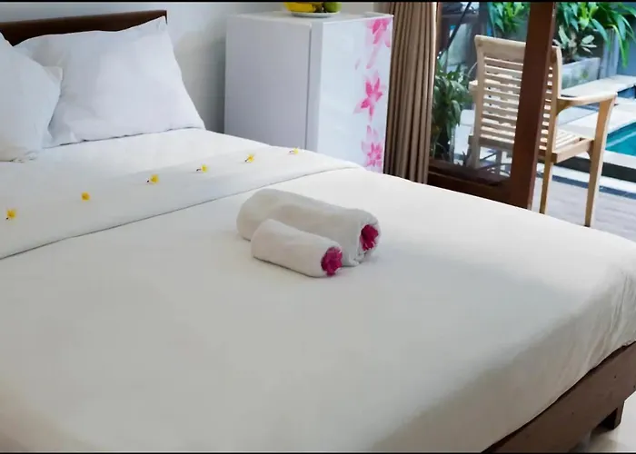 Guest house Canggu Ocean House Red, Shared Pool - By Walk To The Beach!