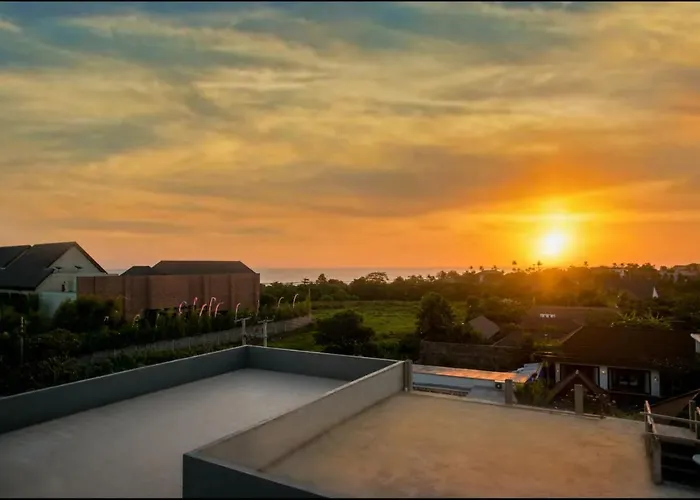 Guest house Canggu Ocean House Red, Shared Pool - By Walk To The Beach!
